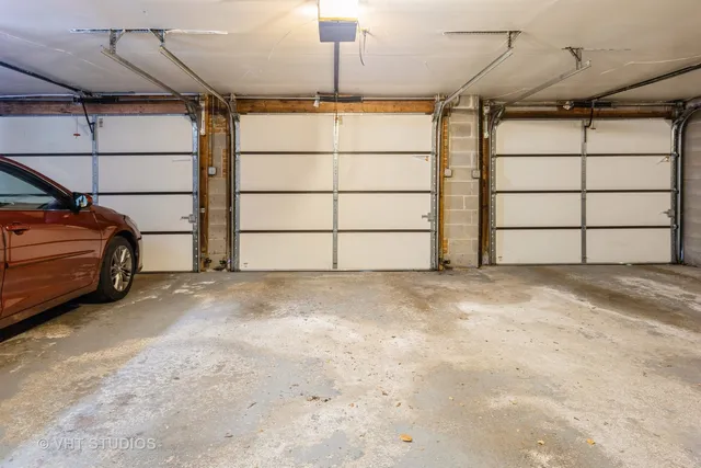 $185,000 | 1450 Tanglewood Street, Unit 1B, Flossmoor, IL 60422