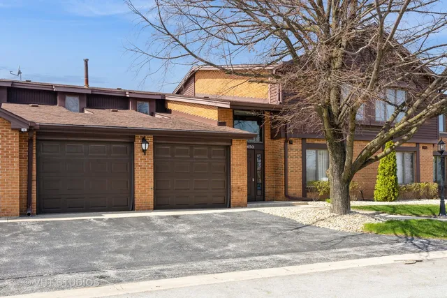 $185,000 | 1450 Tanglewood Street, Unit 1B, Flossmoor, IL 60422