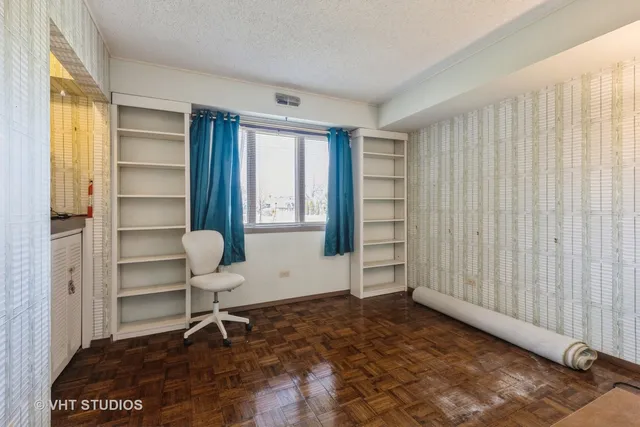 $185,000 | 1450 Tanglewood Street, Unit 1B, Flossmoor, IL 60422