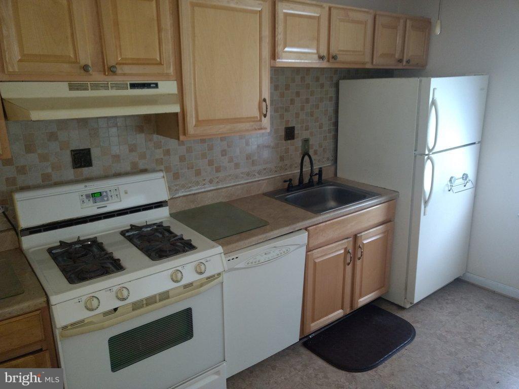 7680 Annapolis Woods Road Welcome, MD 20693 - Photo 8 of 15 Kitchen