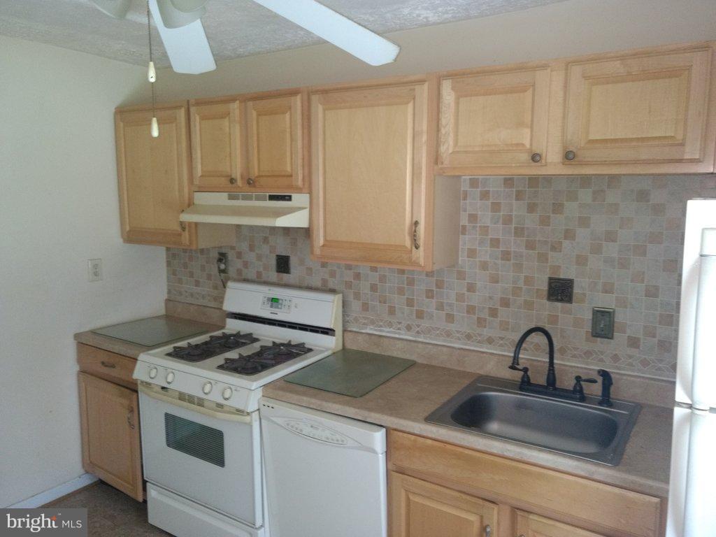 7680 Annapolis Woods Road Welcome, MD 20693 - Photo 9 of 15 Kitchen