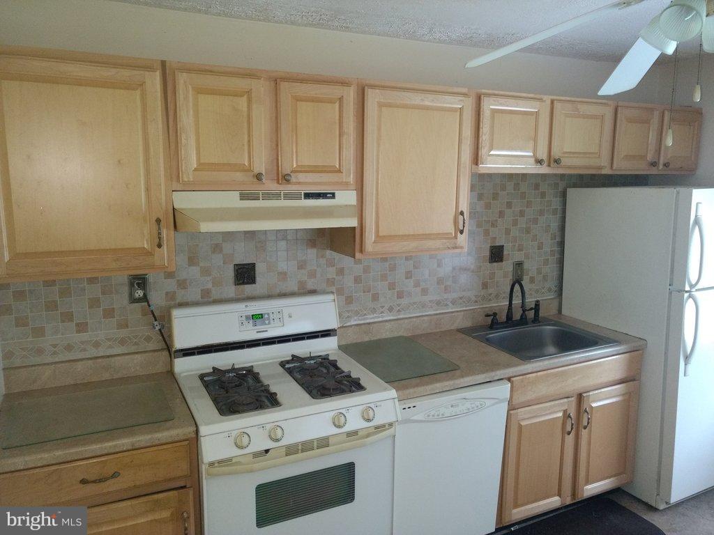 7680 Annapolis Woods Road Welcome, MD 20693 - Photo 10 of 15 Kitchen