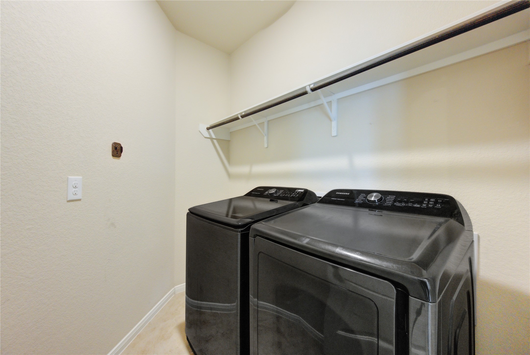 18106 Dorman Draw Lane Houston, TX 77044 - Photo 21 of 27 a utility room with dryer and washer