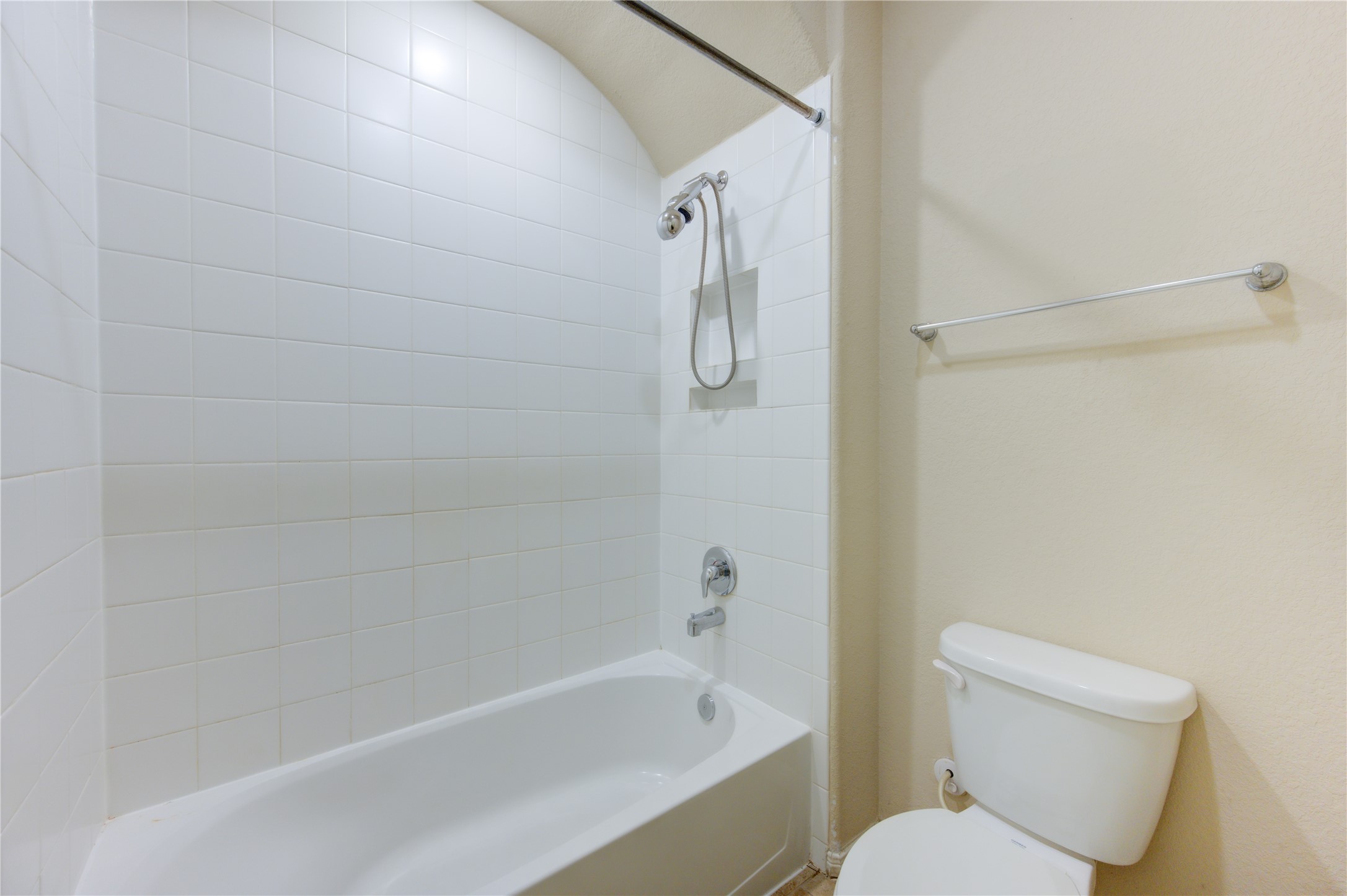 18106 Dorman Draw Lane Houston, TX 77044 - Photo 24 of 27 a bathroom with a toilet and a bathtub