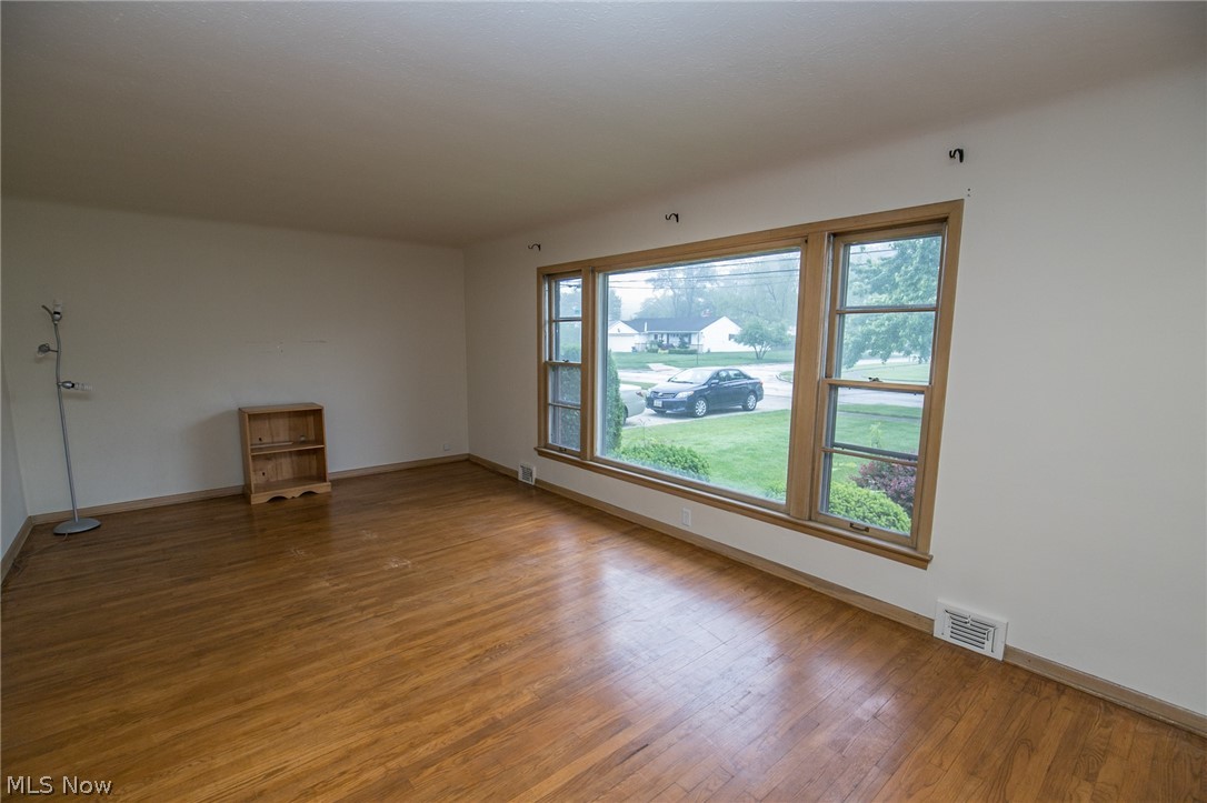 6461 Longridge Road Cleveland, OH 44124 - Photo 13 of 28