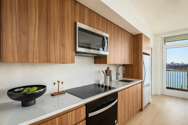 $7,635 | 18 India Street, Unit 1302S | Greenpoint