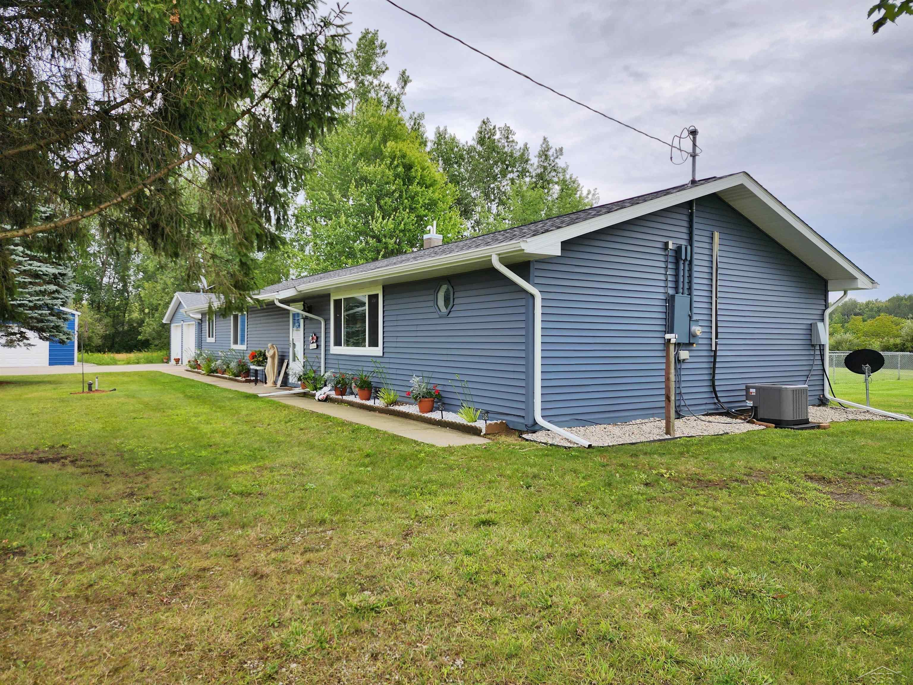 2117 West Erickson Road Linwood, MI 48634 - Photo 4 of 62 50119051-3.JPG