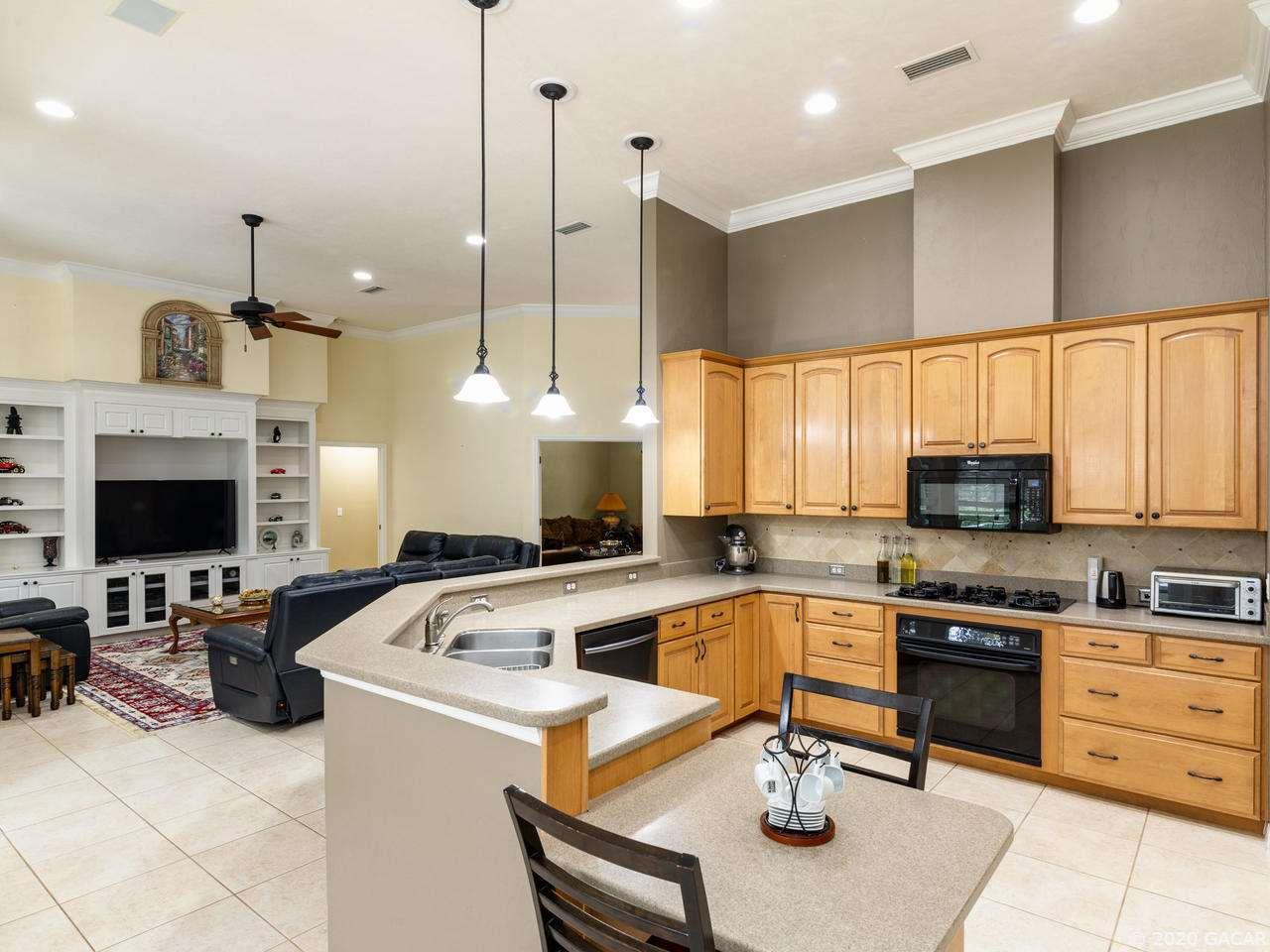 10212 Southwest 17th Place Gainesville, FL 32607 - Photo 11 of 30 Gallery Image 11