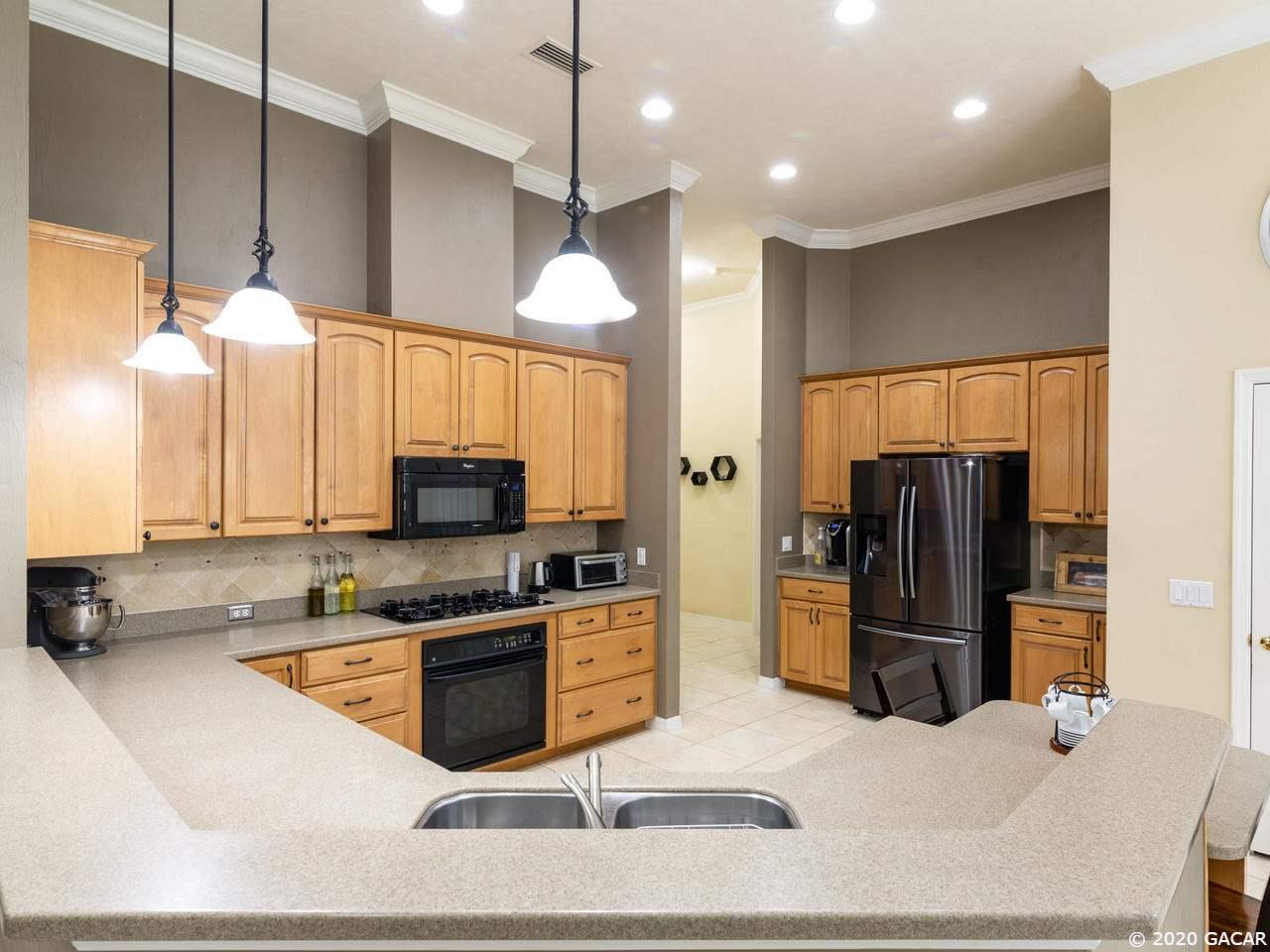10212 Southwest 17th Place Gainesville, FL 32607 - Photo 10 of 30 Gallery Image 10