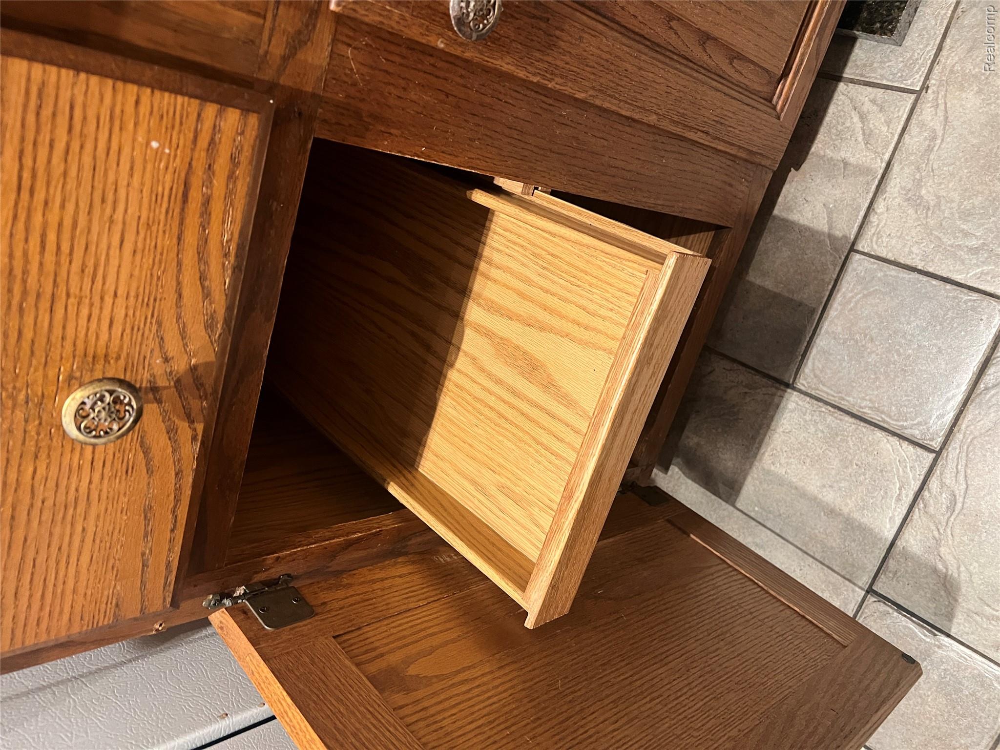 36795 Greenbush Road Wayne, MI 48184 - Photo 10 of 61 Detailed view of a sauna / steam room