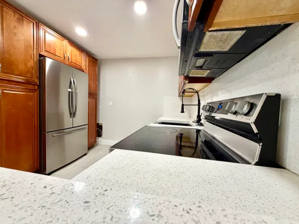 $2,400 | 661 Northwest 23rd Terrace, Pompano Beach, FL 33069
