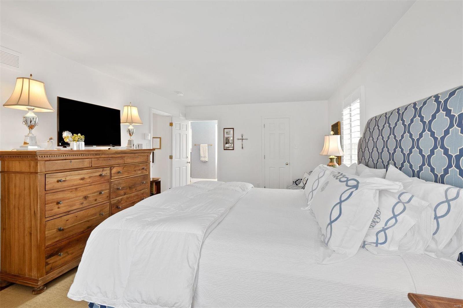 403 Hammersmith Road Creve Coeur, MO 63141 - Photo 15 of 39