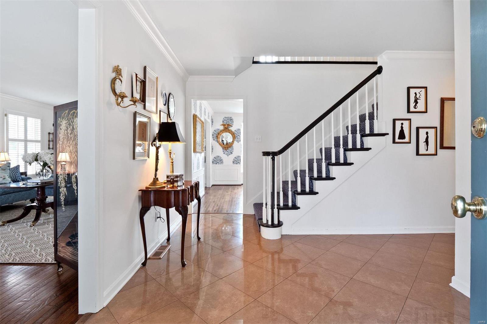 403 Hammersmith Road Creve Coeur, MO 63141 - Photo 2 of 39