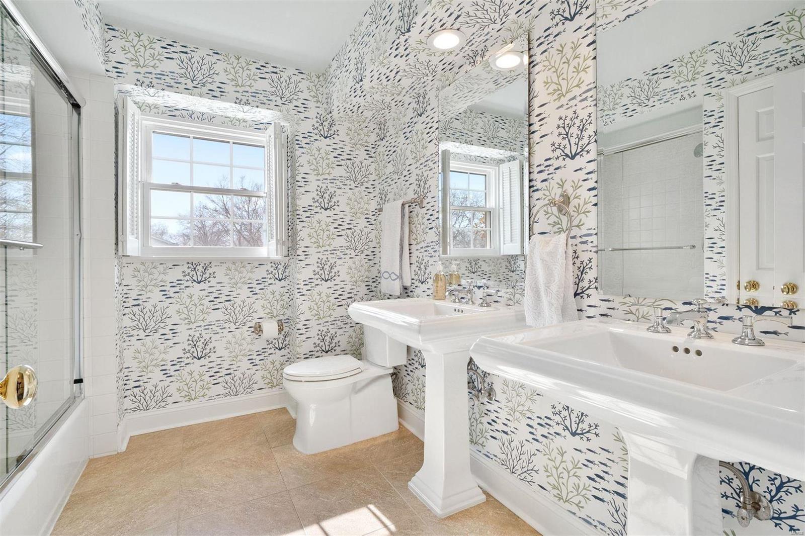 403 Hammersmith Road Creve Coeur, MO 63141 - Photo 22 of 39