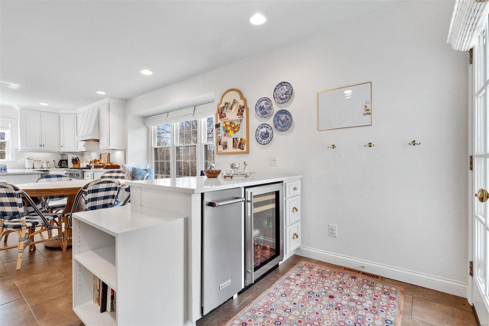 403 Hammersmith Road Creve Coeur, MO 63141 - Photo 9 of 39