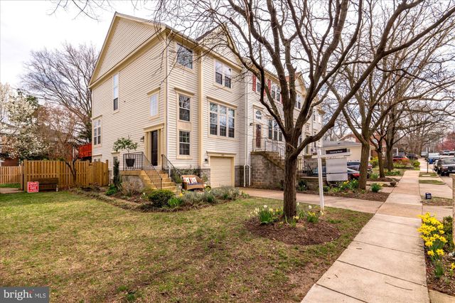 $831,000 | 3909 Elbert Avenue, Alexandria, VA 22305
