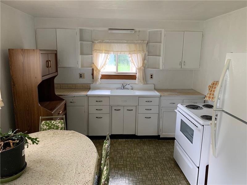 614 Beech Road Pittsburgh, PA 15239 - Photo 8 of 18