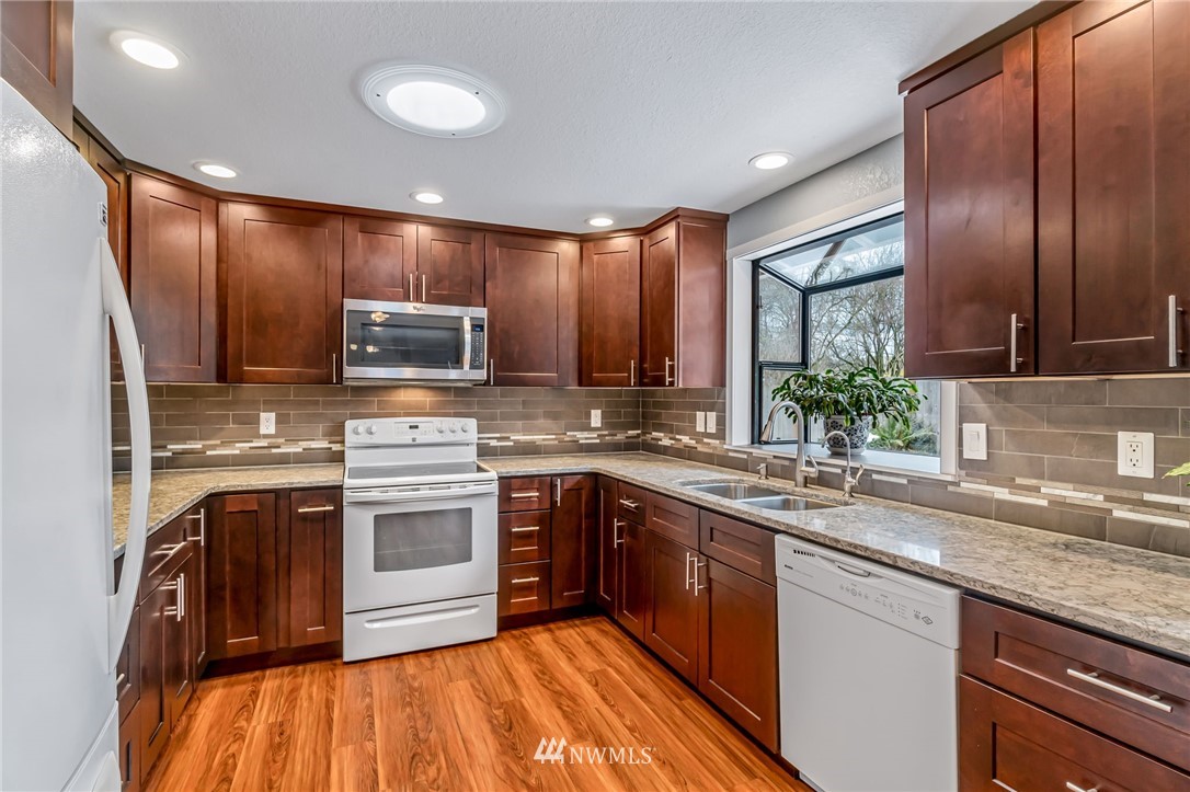 2222 236th Street Southeast Bothell, WA 98021 - Photo 11 of 32