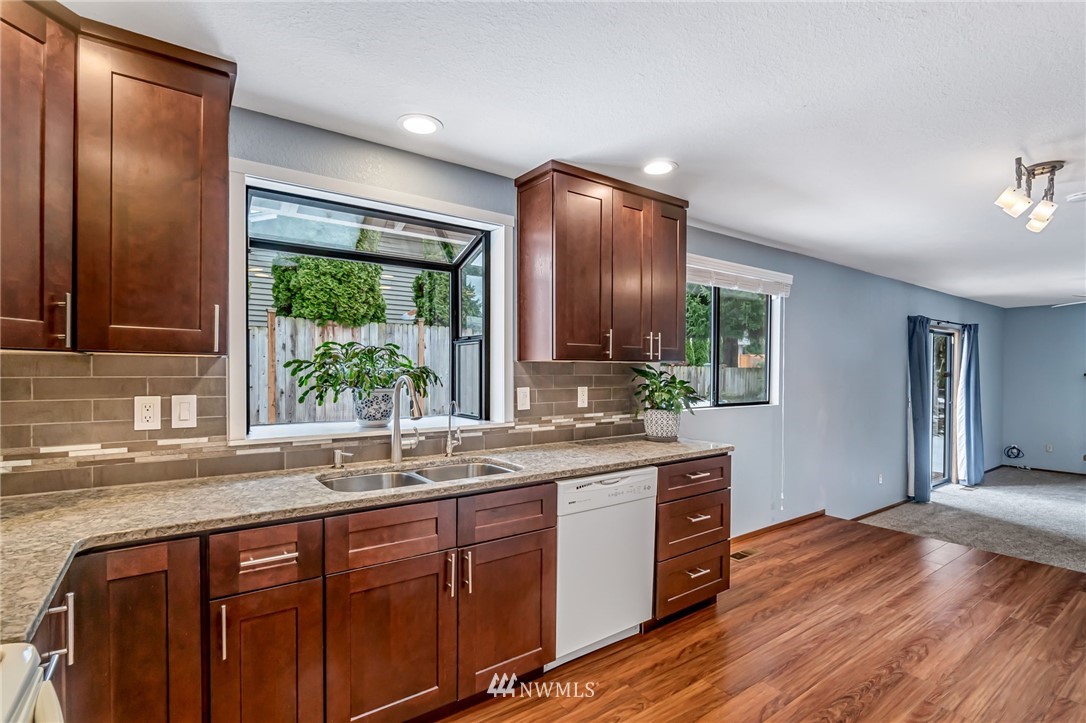 2222 236th Street Southeast Bothell, WA 98021 - Photo 12 of 32