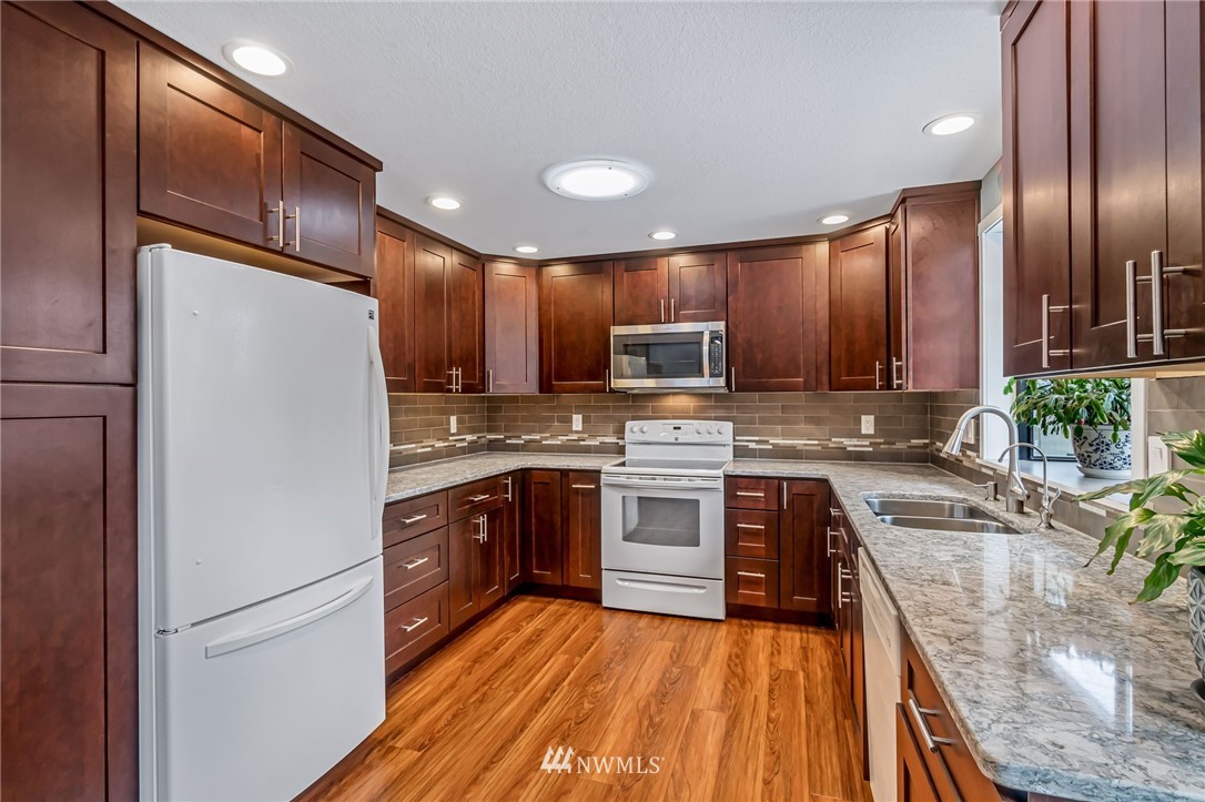 2222 236th Street Southeast Bothell, WA 98021 - Photo 10 of 32