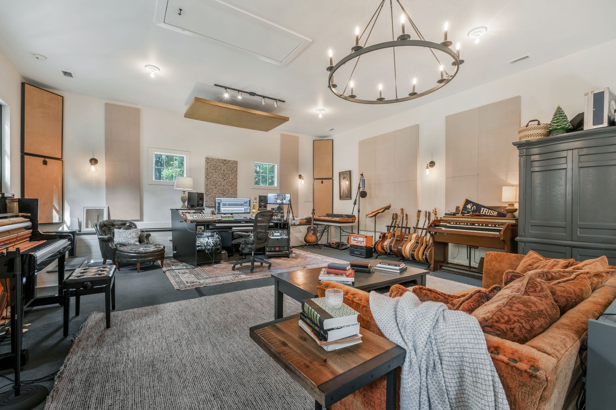 5468 Parker Branch Road Franklin, TN 37064 - Photo 76 of 99 a living room with furniture a mirror and a chandelier