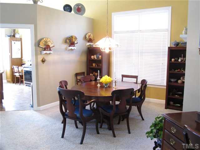 10041 Goodview Court Raleigh, NC 27613 - Photo 4 of 25 Dining room