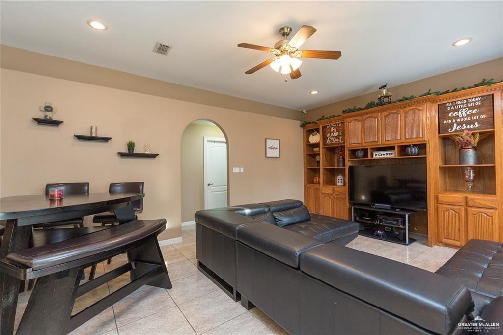 2802 South Pecan Boulevard Donna, TX 78537 - Photo 10 of 27 a living room with furniture and a flat screen tv