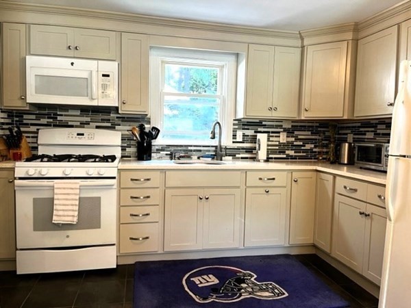 35 Mission Road North Chelmsford, MA 01863 - Photo 9 of 36 Gallery Image 9