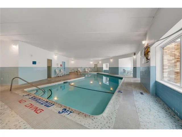 $162,000 | 2690 Oxford Street North, Unit 209, Roseville, MN 55113