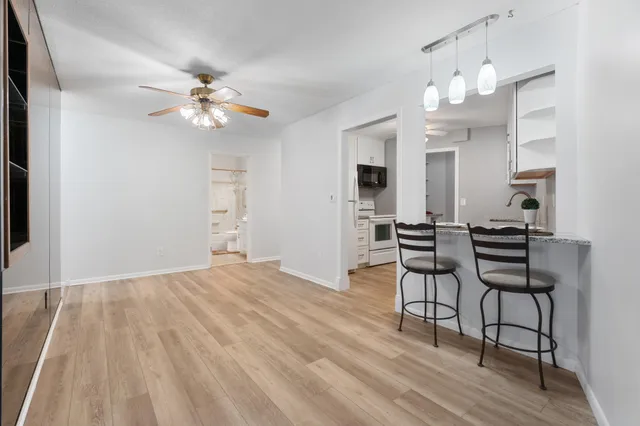 $162,000 | 2690 Oxford Street North, Unit 209, Roseville, MN 55113