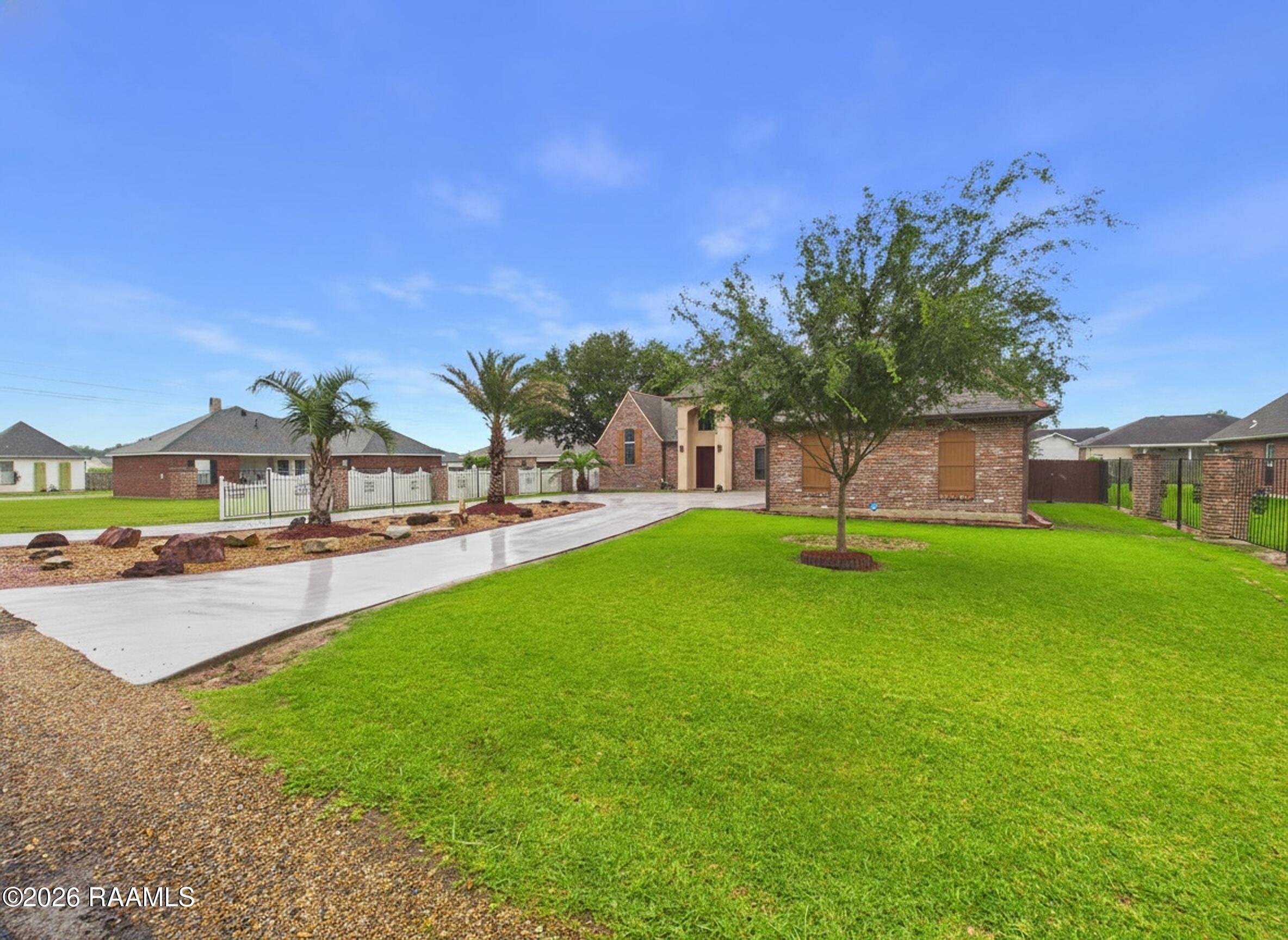 2406 Belle Ruelle Street New Iberia, LA 70563 - Photo 5 of 46