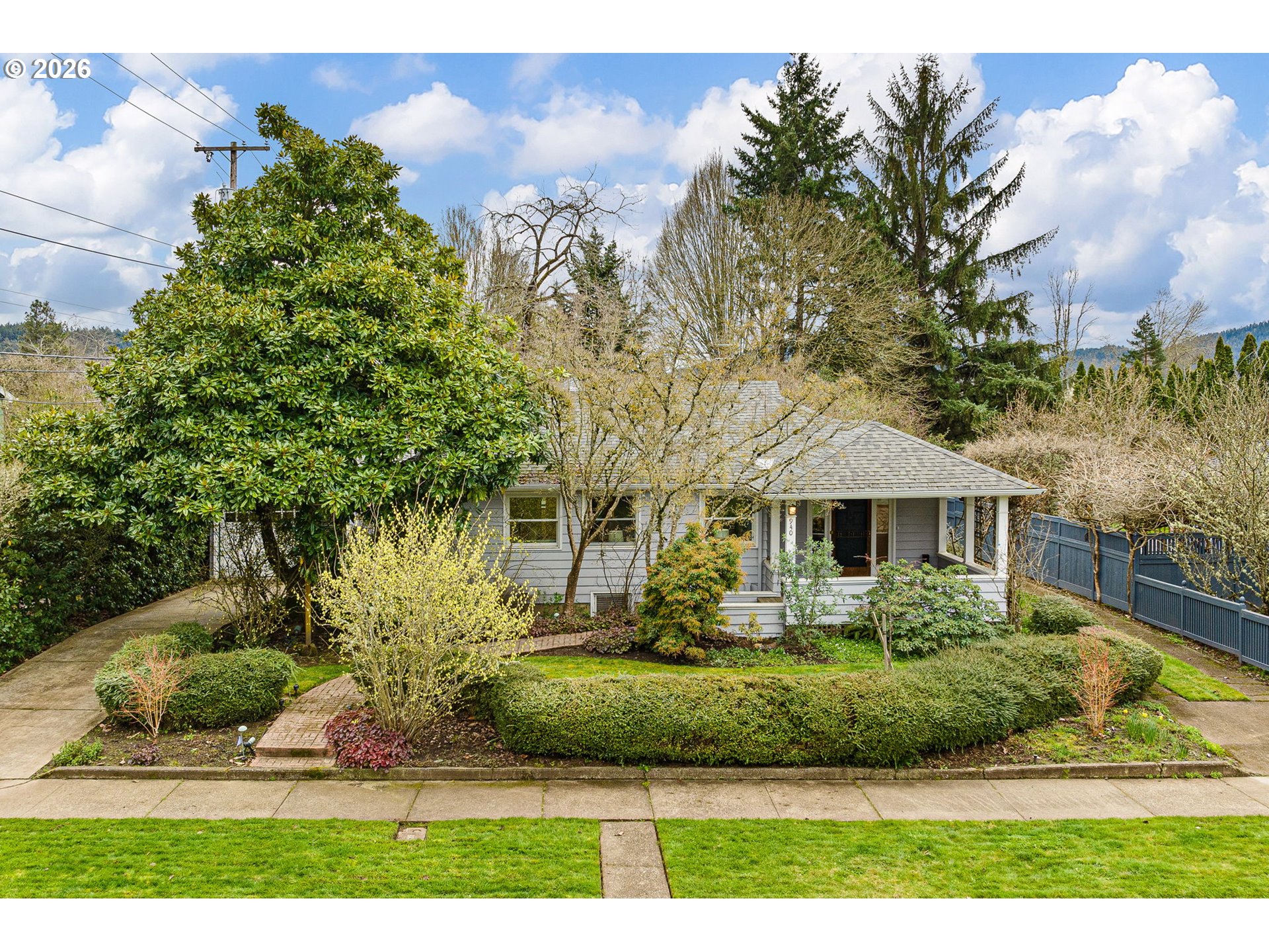 940 East 23rd Avenue Eugene, OR 97405 - Photo 1 of 48 a front view of a house with a yard