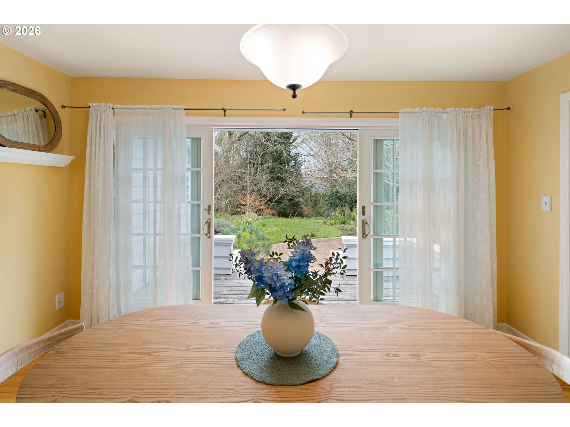 940 East 23rd Avenue Eugene, OR 97405 - Photo 23 of 48 a view of a room with a large window and table
