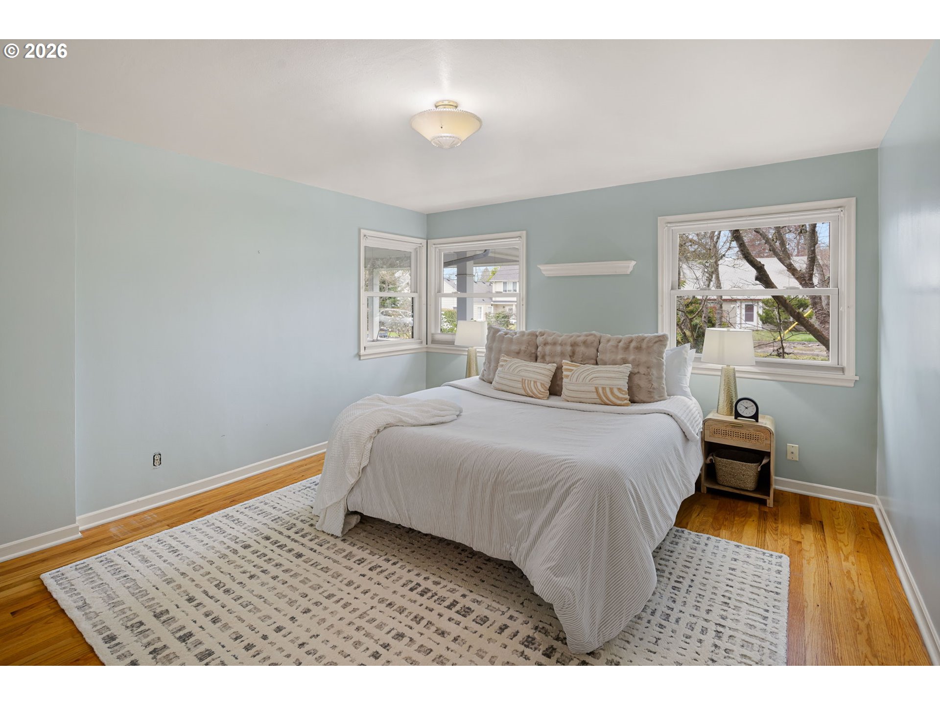940 East 23rd Avenue Eugene, OR 97405 - Photo 33 of 48 a bedroom with a bed and a window
