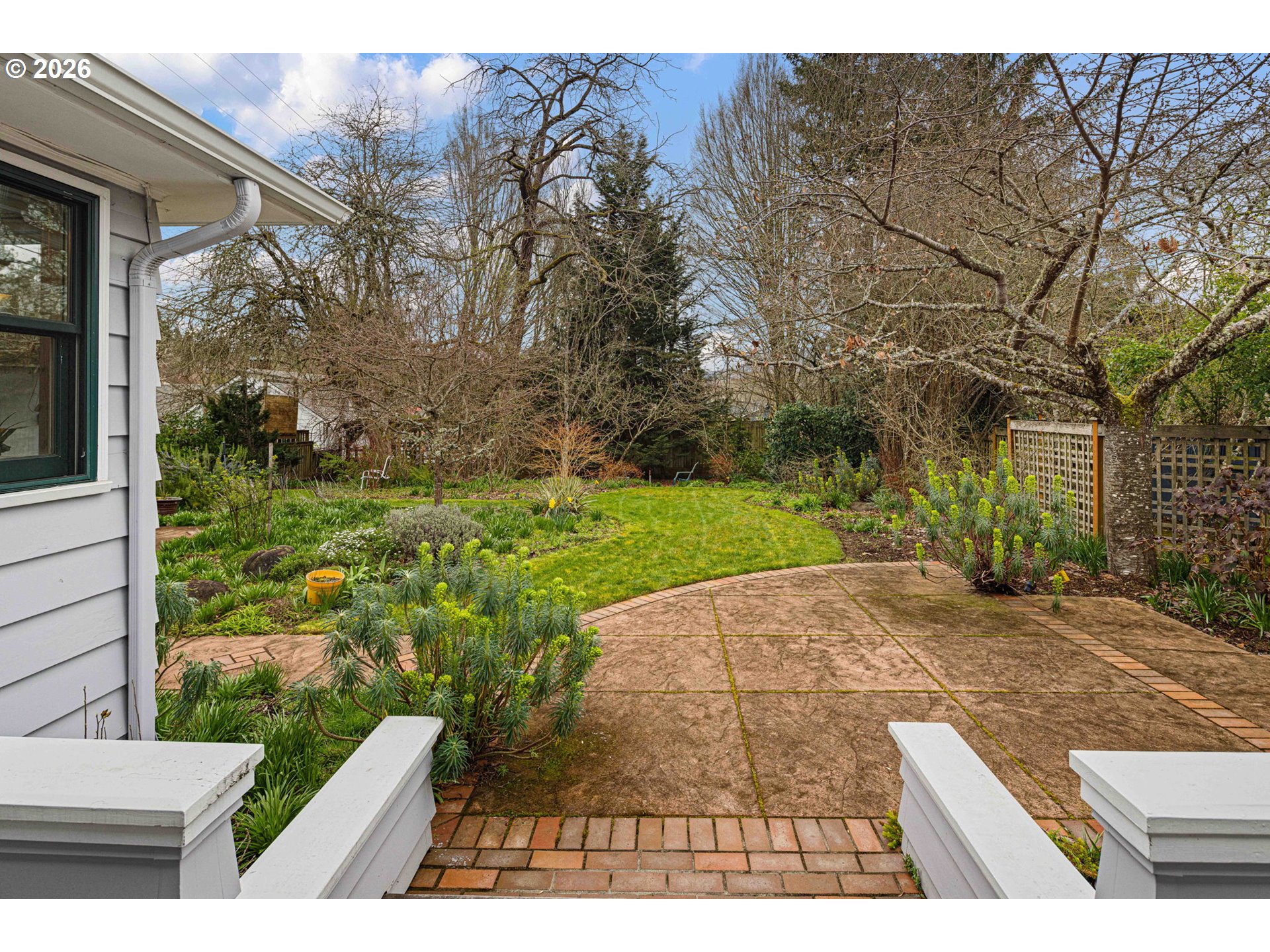 940 East 23rd Avenue Eugene, OR 97405 - Photo 8 of 48 a view of backyard with green space