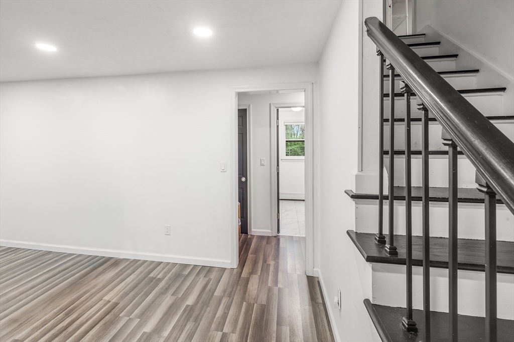 9 Colonial Road Sutton, MA 01590 - Photo 15 of 35