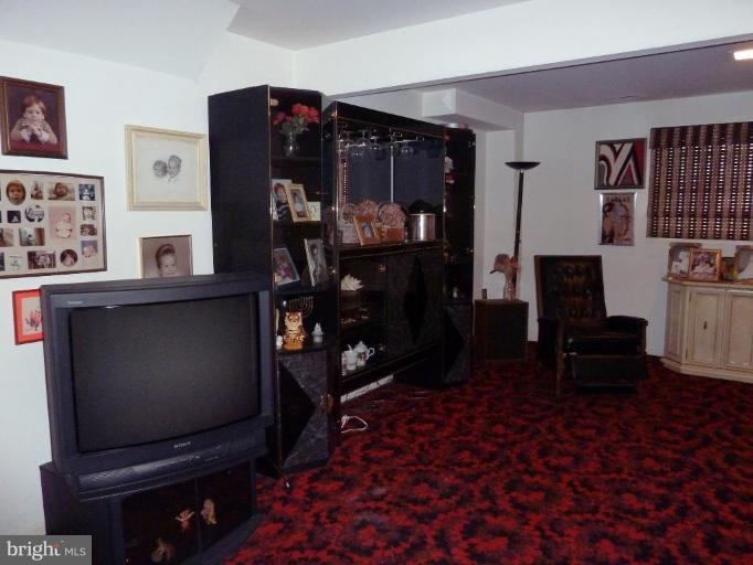 6608 Wickfield Road Baltimore, MD 21209 - Photo 7 of 16 Family Room