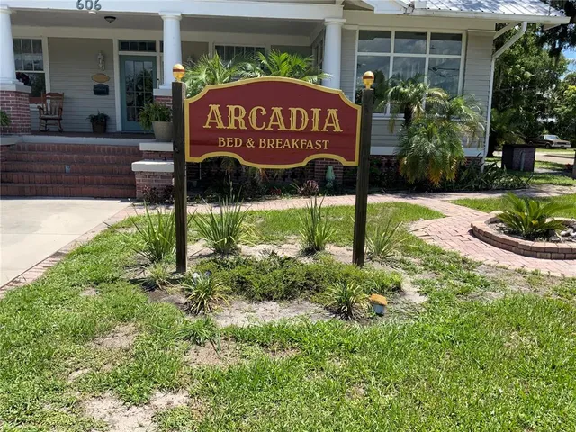 $950,000 | 606 East Oak Street, Arcadia, FL 34266