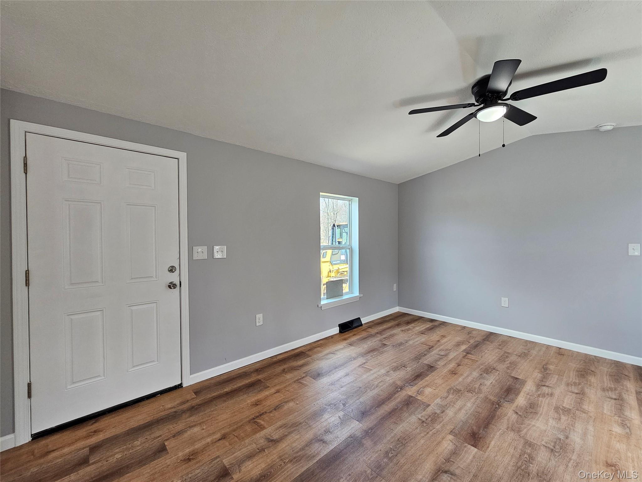 334 Fair Oaks Road Middletown, NY 10940 - Photo 4 of 22