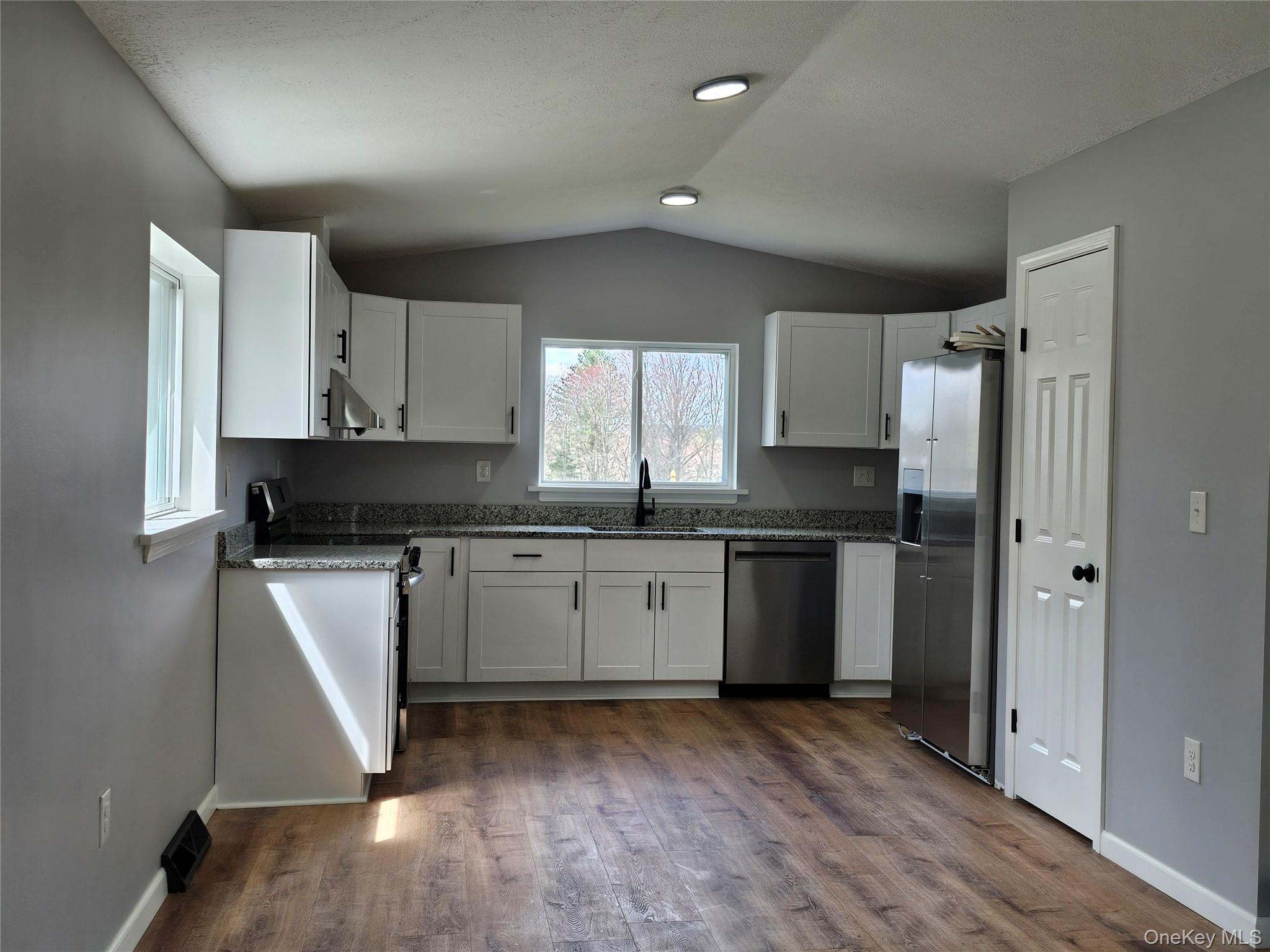 334 Fair Oaks Road Middletown, NY 10940 - Photo 7 of 22