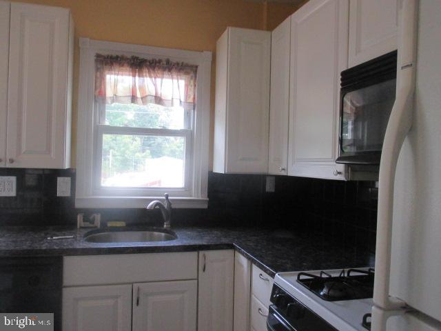 1411 Lawrence Road Havertown, PA 19083 - Photo 14 of 47 KITCHEN