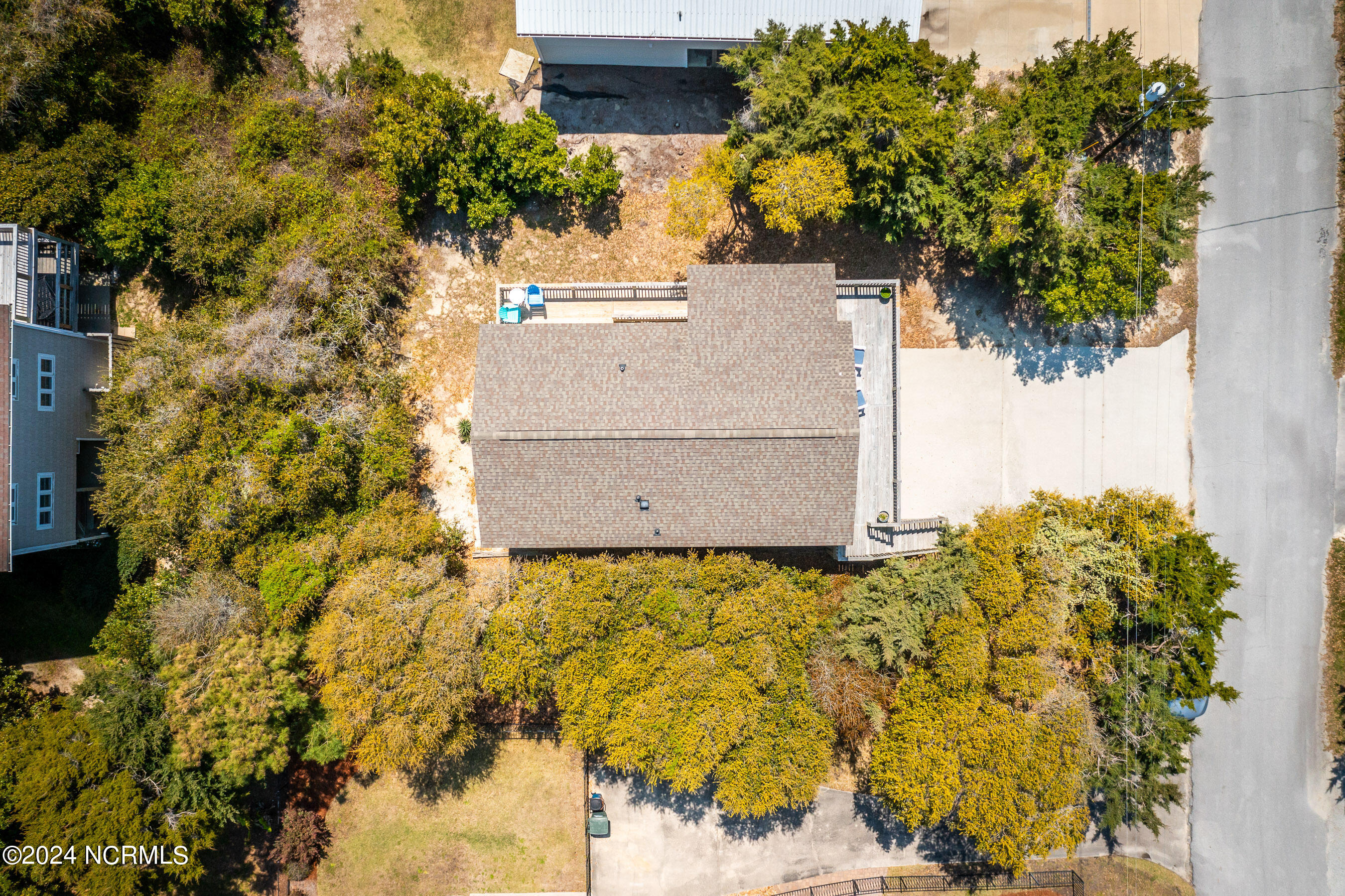 106 Robin Street Emerald Isle, NC 28594 - Photo 30 of 46 20240403 MLS A_Harris 106 Robin St Emera