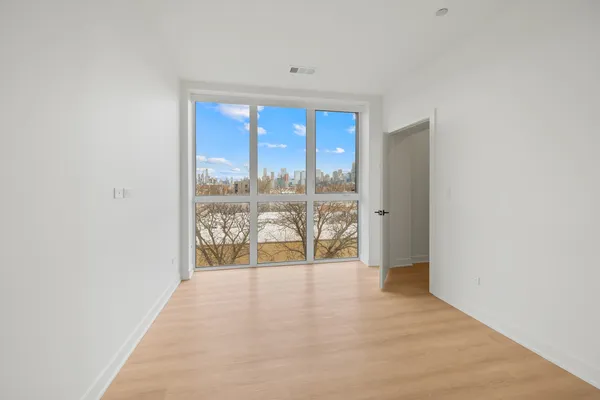 $3,350 | 1801 West Grand Avenue, Unit 405, Chicago, IL 60622