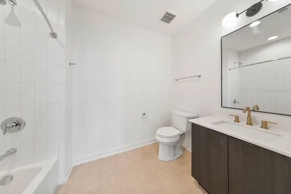 $3,350 | 1801 West Grand Avenue, Unit 405, Chicago, IL 60622