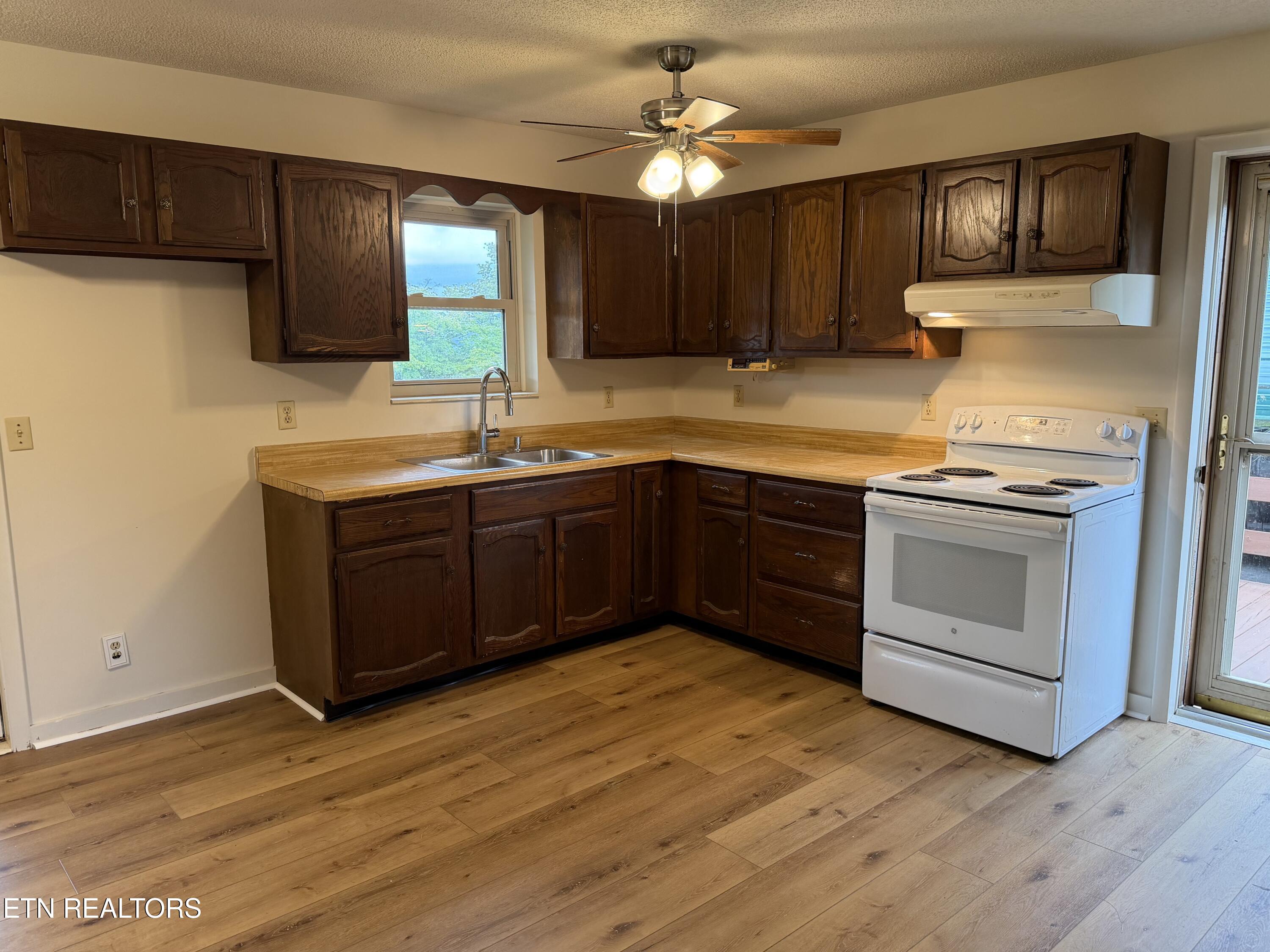 152 Morris Road Kingston, TN 37763 - Photo 8 of 20 Kitchen