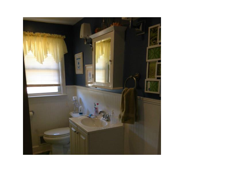 115 Baldwin Road Warwick, RI 02886 - Photo 6 of 17 Bathroom.
