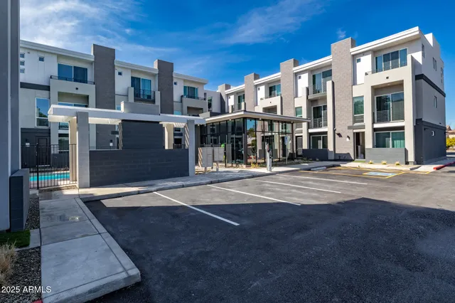 $3,095 | 915 East Missouri Avenue, Unit 16, Phoenix, AZ 85014