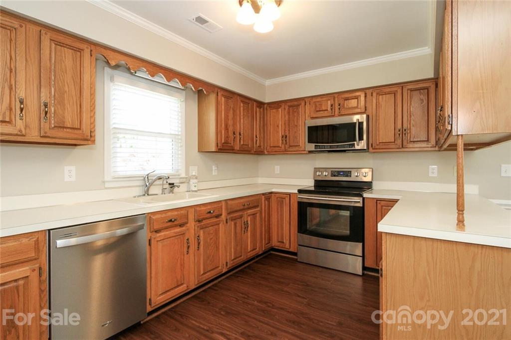 2437 Hamilton Mill Road Charlotte, NC 28270 - Photo 8 of 36 Gallery Image 8