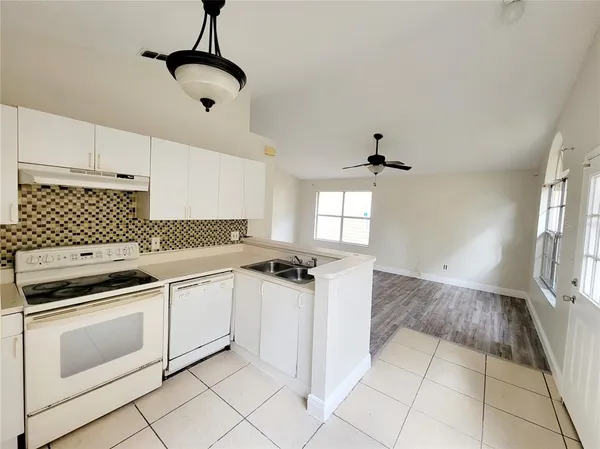 $1,595 | 5977 Braemar Place, Unit 106, Orlando, FL 32822