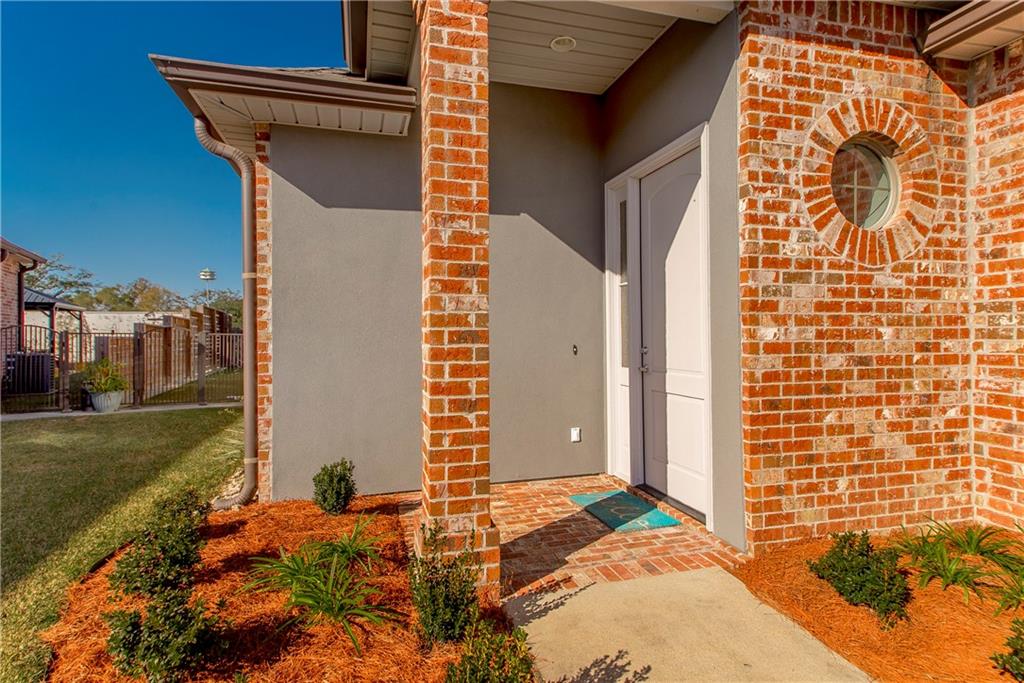 825 Decatur Street Ponchatoula, LA 70454 - Photo 3 of 32